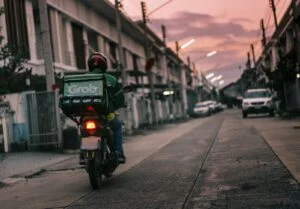 Swiggy Q2 Results: Loss Narrows 16% to ₹922 Crore; Instamart Losses Widen